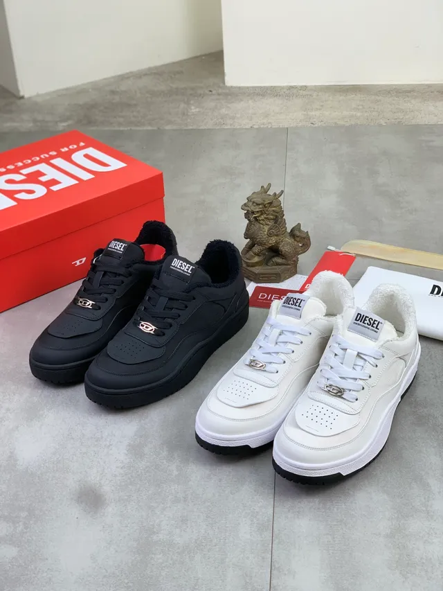 Diesel All-Black Padded Collar Lifestyle Sneakers
