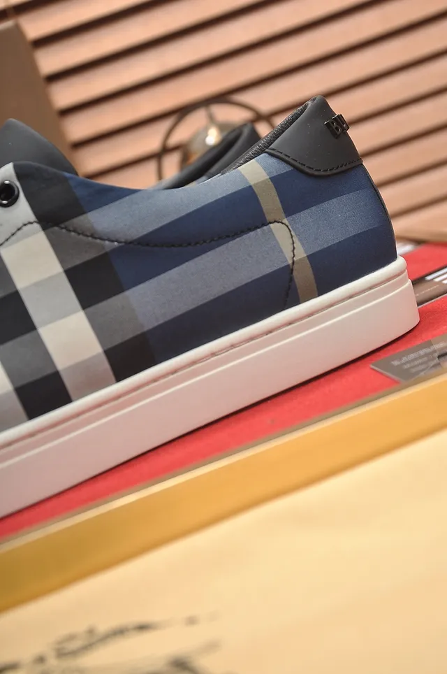 Burberry Check Pattern Low-Top Rubber Sole Sneaker