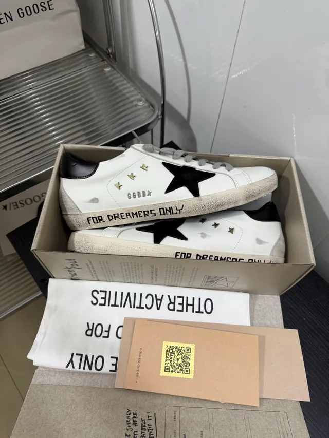 Golden Goose Super-Star Distressed White Black Star Lifestyle Sneakers