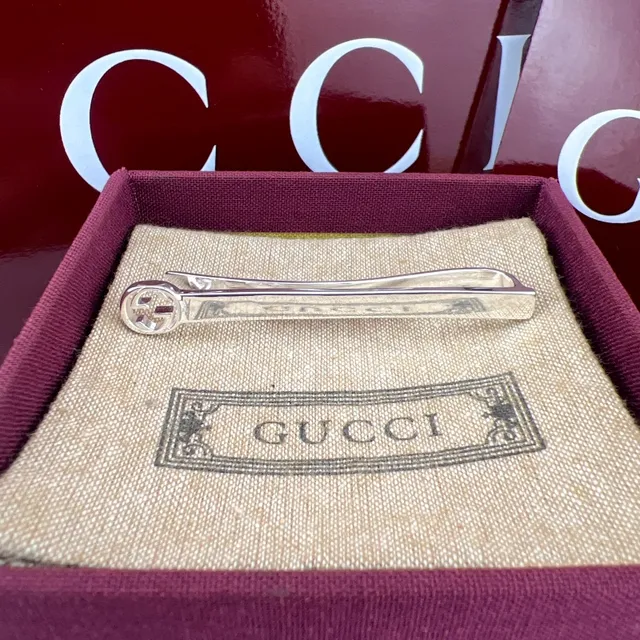 Gucci Interlocking G Gold Burgundy Polished Metal Logo Head Necktie
