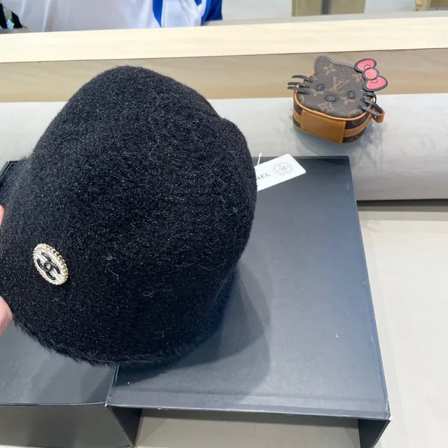 Chanel Black Knitted Fur-Trimmed Beanie