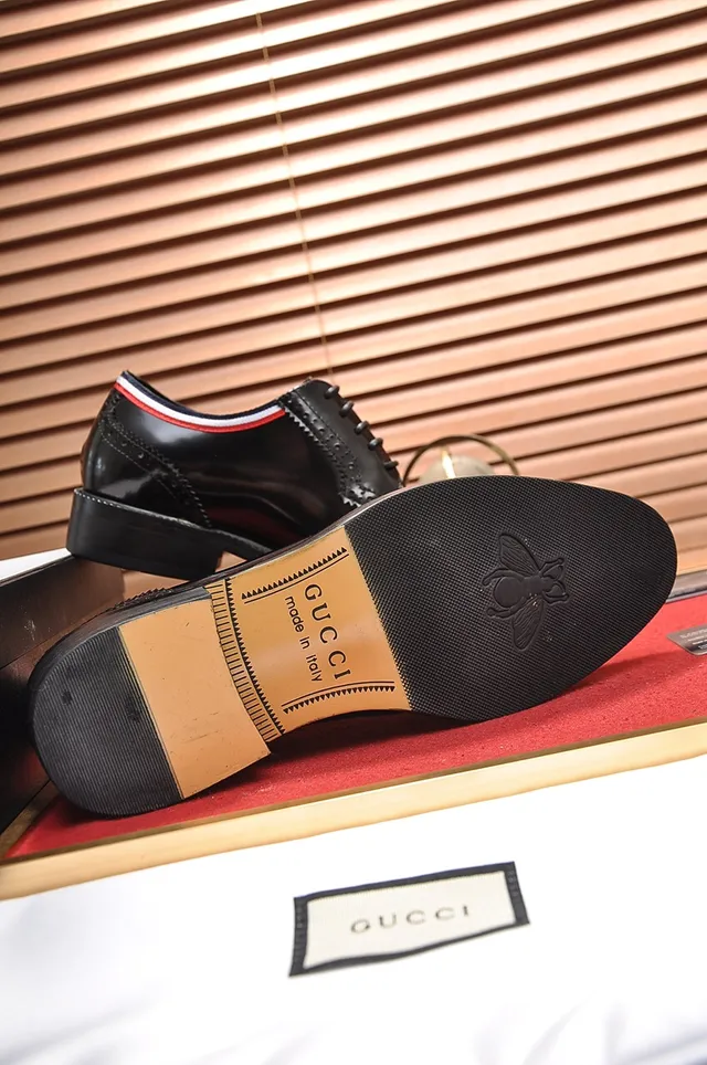 Black Red Glossy Leather Cap-Toe Brogue