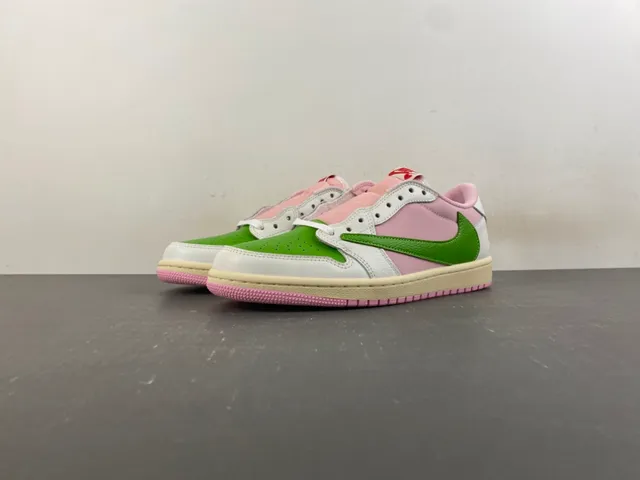 Nike Pink Green Low-Top Color-Blocked Lifestyle Sneakers
