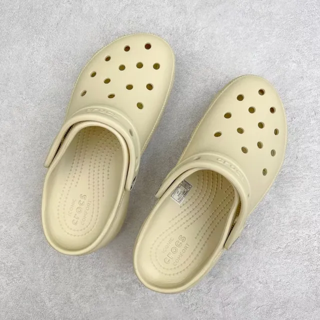 Crocs Classic Clog Beige Platform Clog
