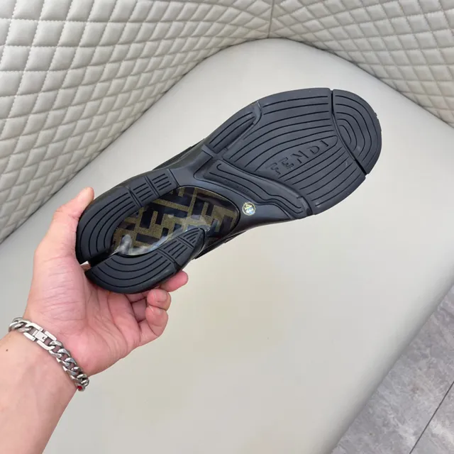 New Balance Black Gray Chunky Sculpted Midsole Mixed Suede And Mesh Upper Lifestyle Sneakers