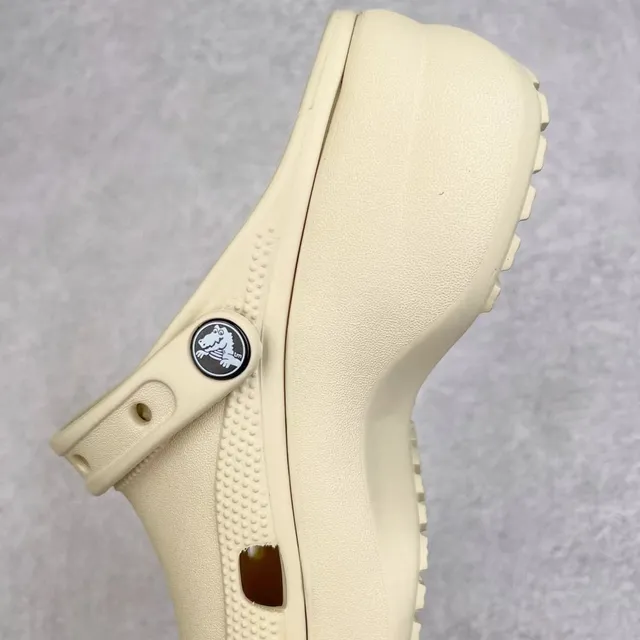 Crocs Classic Clog Beige Platform Clog