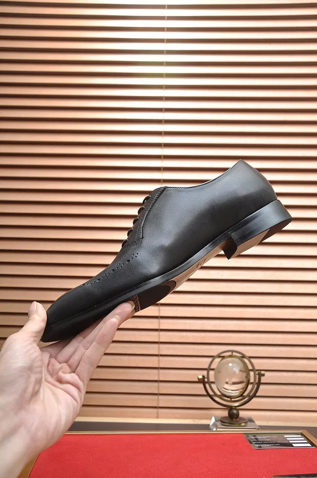 Black Leather Closed-Lace Oxford-Style Brogue