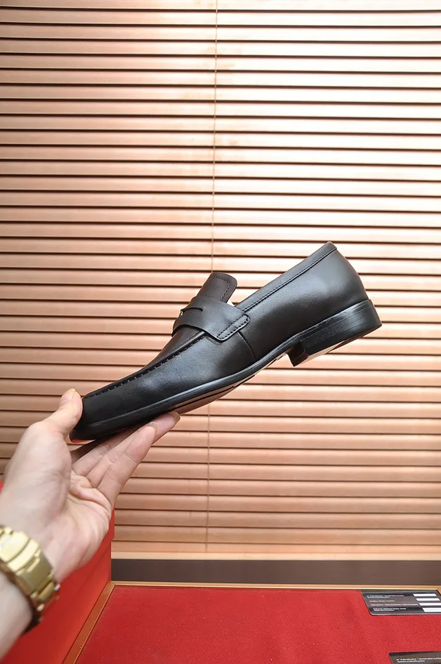 Salvatore Ferragamo Gancini Loafer Black Leather Loafers