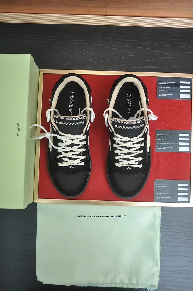 Off-White Arrow Logo Black and White Lifestyle Sneakers