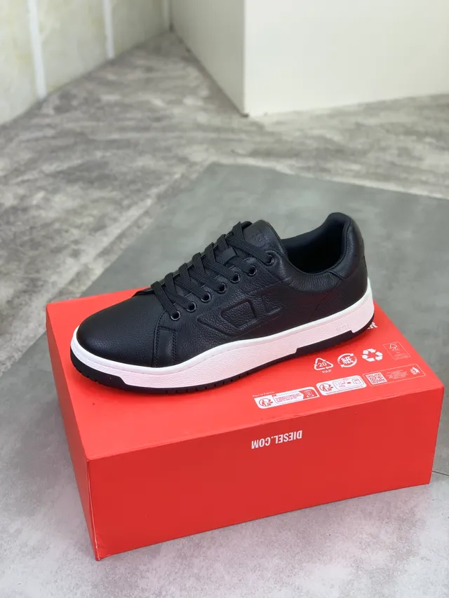 Diesel Black Pebbled Leather Low-Top Lifestyle Sneaker