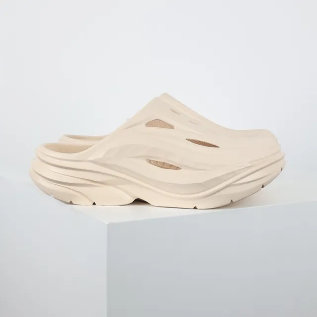 Hoka ORA Recovery Beige Clog