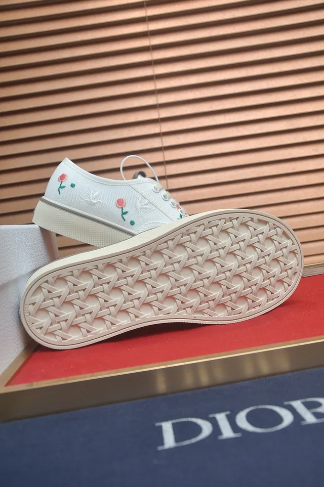 Vans White Pink Canvas Upper Embroidered Floral Motif Lifestyle Sneakers