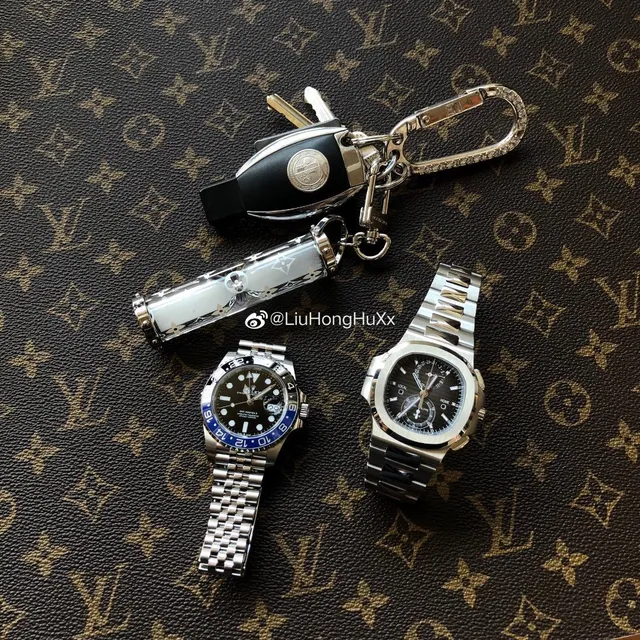 Louis Vuitton Monogram Hourglass Keychain Transparent Crossbody Bag