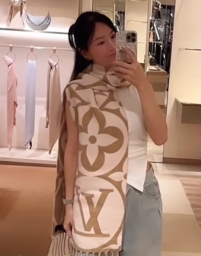 Louis Vuitton Monogram Flower Beige and White Shawl