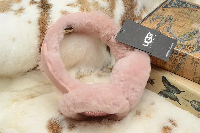 UGG Classic Black Beige Fur-Lined Shearling Interior Beanie