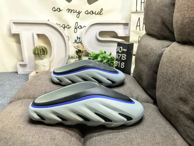 Light Gray and Blue Sculpted Foam Slip-On Slippers