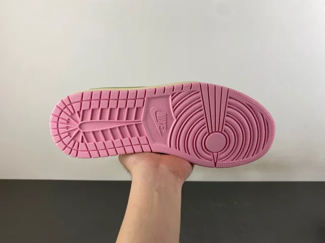 Nike Pink Green Low-Top Color-Blocked Lifestyle Sneakers