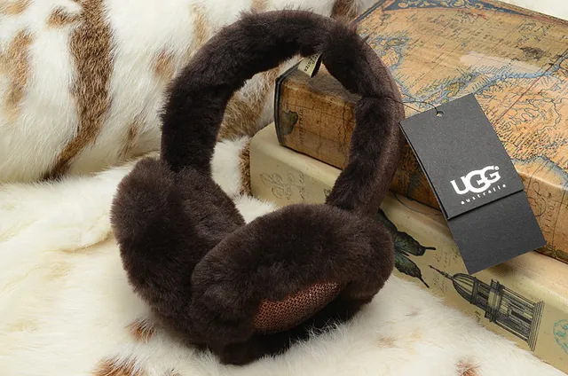 UGG Classic Black Beige Fur-Lined Shearling Interior Beanie