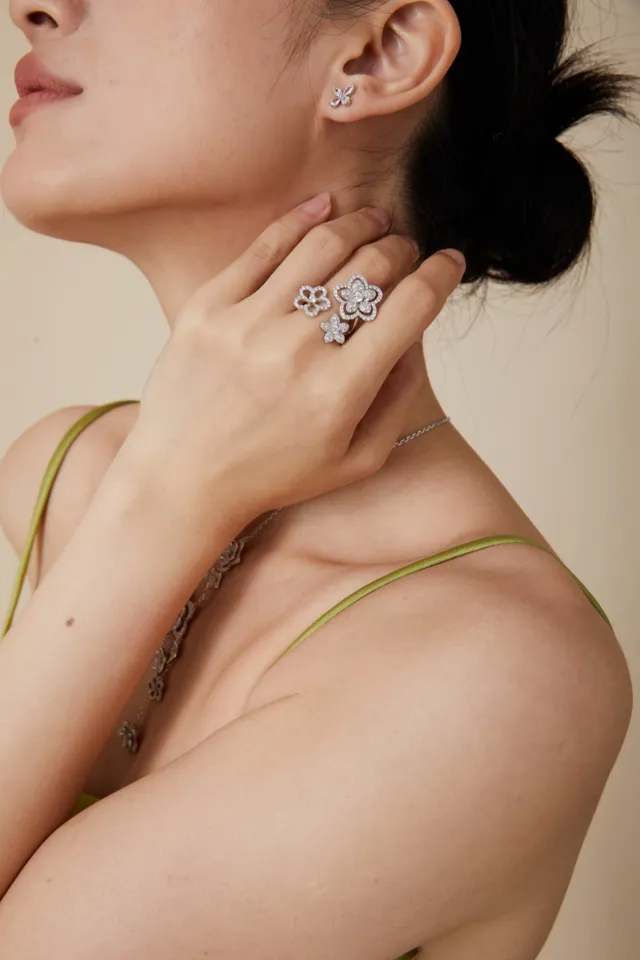 Van Cleef & Arpels Alhambra Silver Green Flower-Shaped Pavé-Set Diamonds Ring