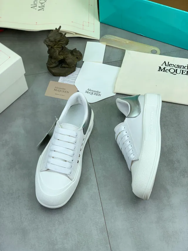 Alexander McQueen Oversized Sneaker White Silver Sole Canvas Upper Lifestyle Sneakers