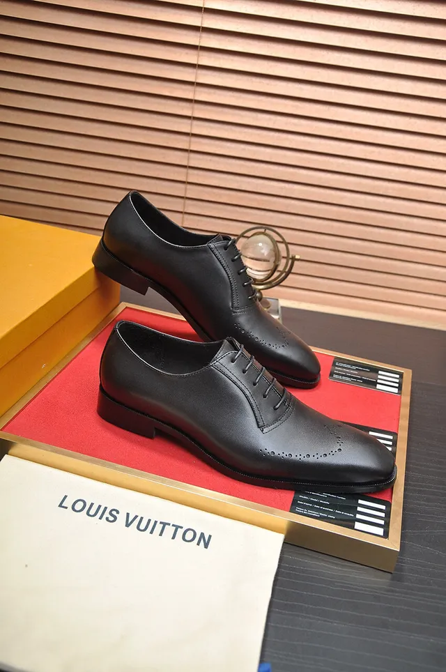 Black Leather Closed-Lace Oxford-Style Brogue