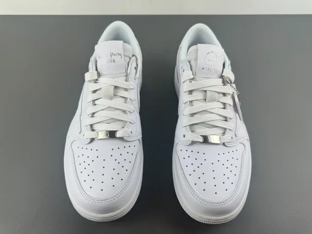 Reebok White Leather Paneled Construction Lifestyle Sneakers