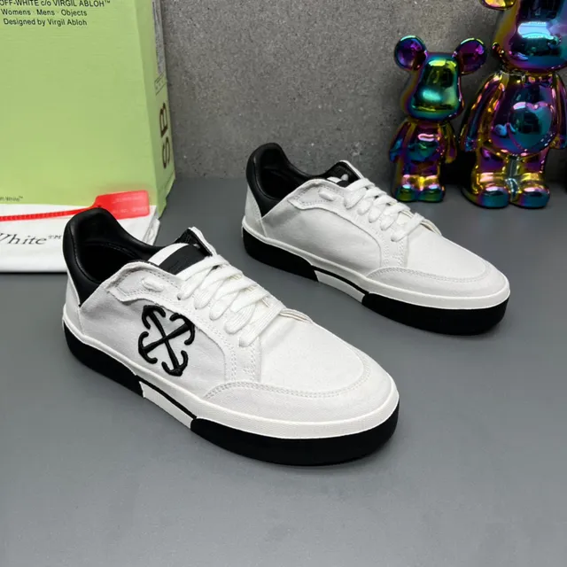 Off-White Black Canvas Upper Contrast Lifestyle Sneakers