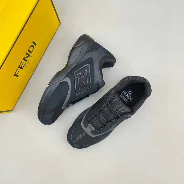 New Balance Black Gray Chunky Sculpted Midsole Mixed Suede And Mesh Upper Lifestyle Sneakers