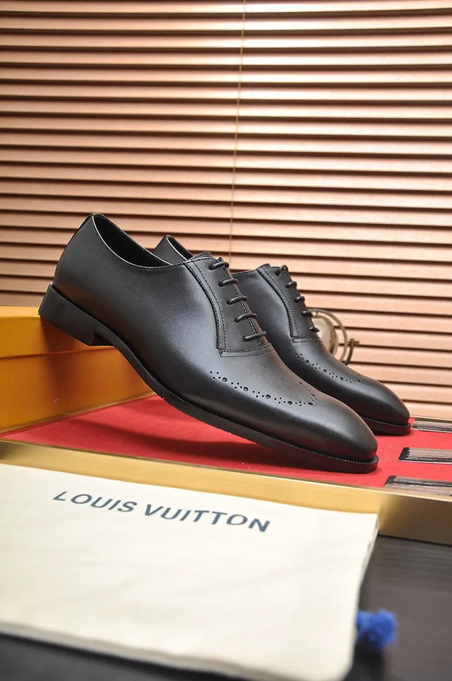 Black Leather Closed-Lace Oxford-Style Brogue