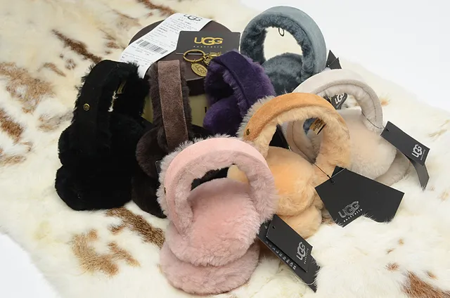 UGG Classic Black Beige Fur-Lined Shearling Interior Beanie
