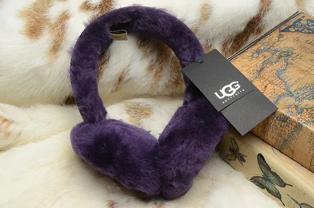 UGG Classic Black Beige Fur-Lined Shearling Interior Beanie