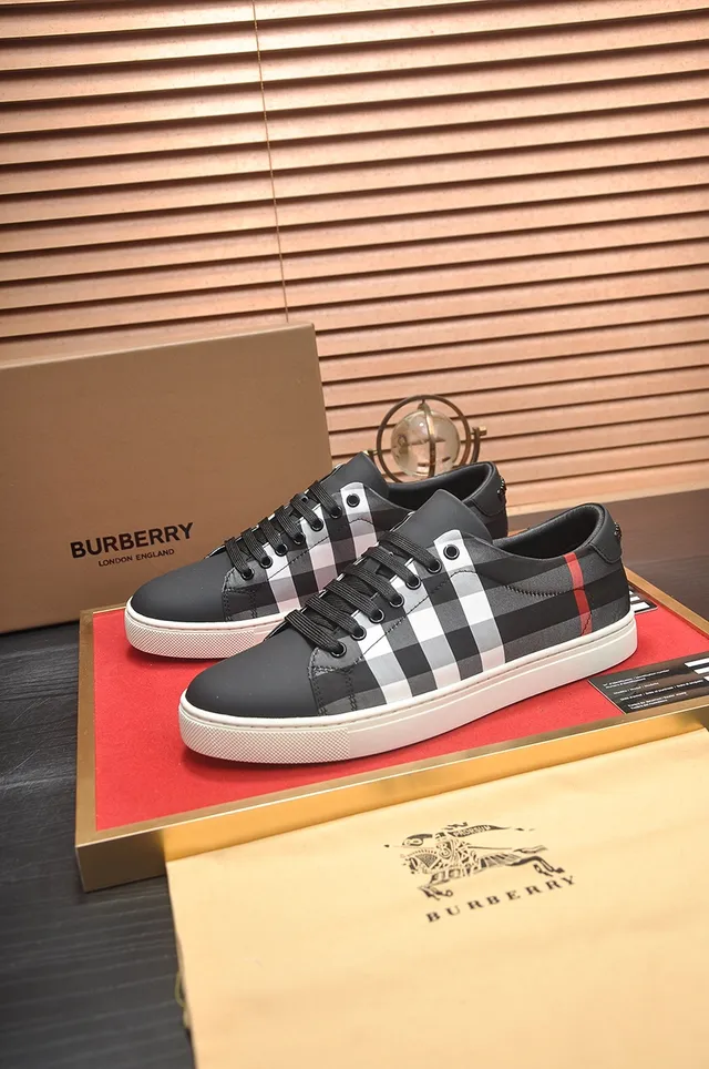 Burberry Check-Print Low-Top Lifestyle Sneaker