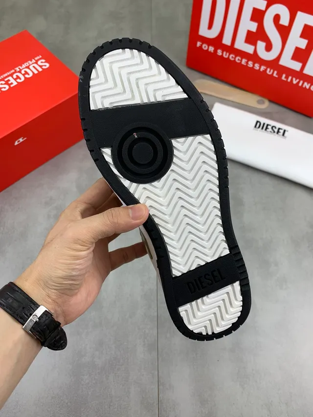 Diesel Lifestyle Sneaker Olive Green and White Low-Top Sneakers