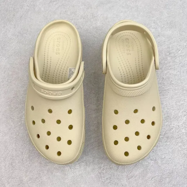 Crocs Classic Clog Beige Platform Clog