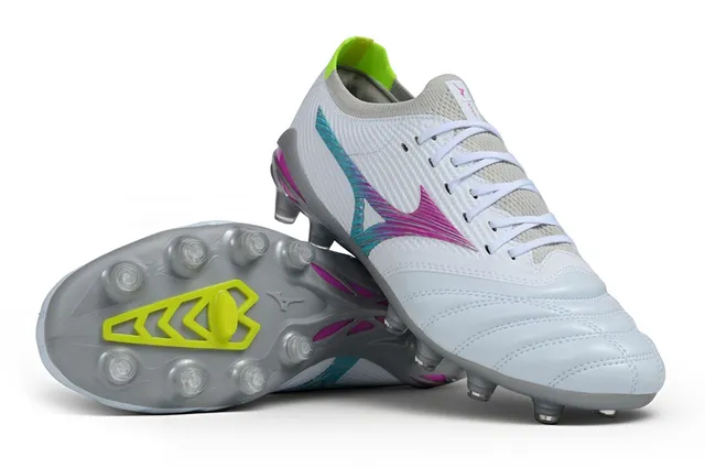 Mizuno White Gray Low-Cut Knit-Synthetic Upper Wave-Patterned Side Logo Firm-Ground Soccer Shoes