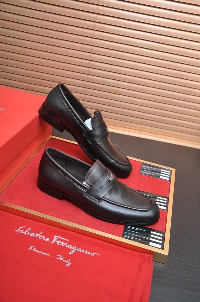 Salvatore Ferragamo Gancini Loafer Black Leather Loafers