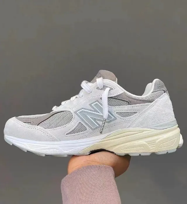 New Balance White Gray Layered Mesh And Suede Upper Multi-Density Midsole Chunky Sneakers