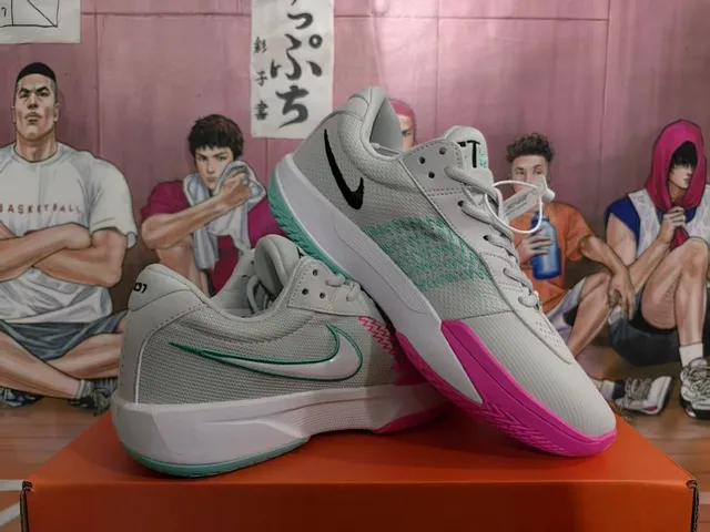 Nike Gray Pink Teal Mesh Upper Color-Blocked Outsole Lifestyle Sneakers