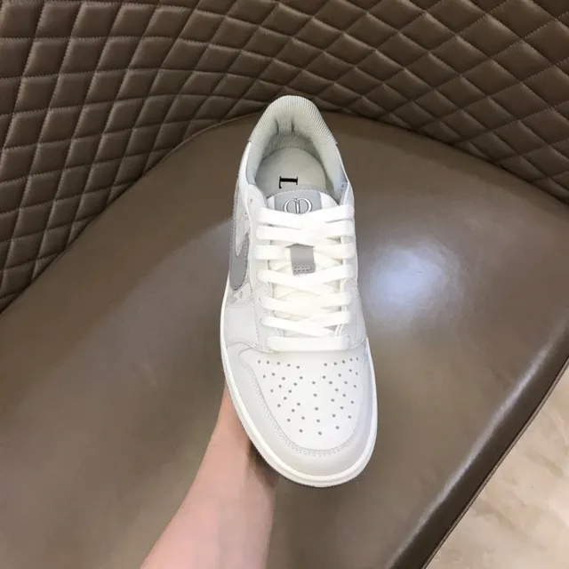 Nike White Gray Low-Top Perforated Toe Lifestyle Sneakers