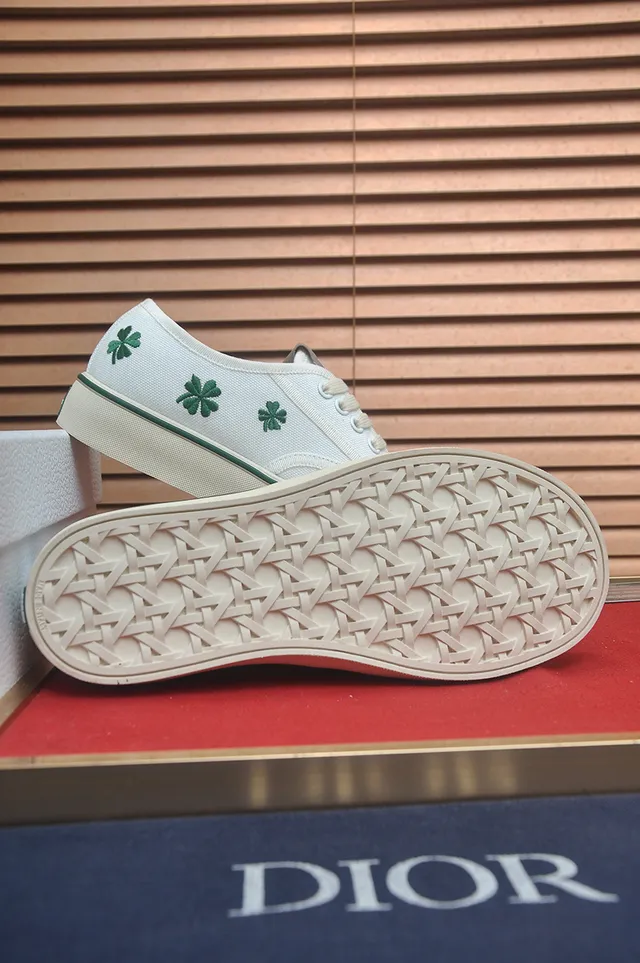 Converse White Green Canvas Upper Embroidered Clovers Lifestyle Sneakers