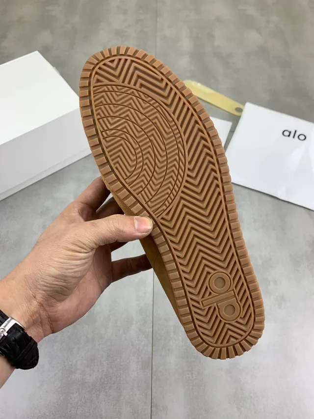 Alo Suede Retro Runner Sneaker