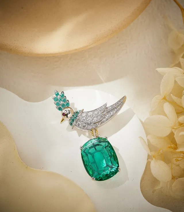 Gold Green Bird-Shaped Emerald-and-Diamond Brooch