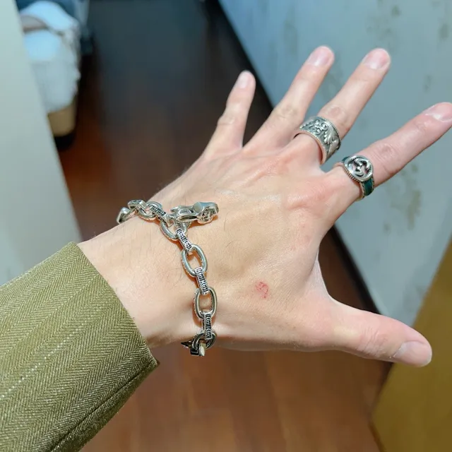 Gucci Iconic Snake Chain Engraved Silver Bracelet