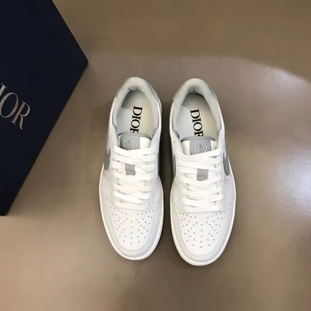 Nike White Gray Low-Top Perforated Toe Lifestyle Sneakers