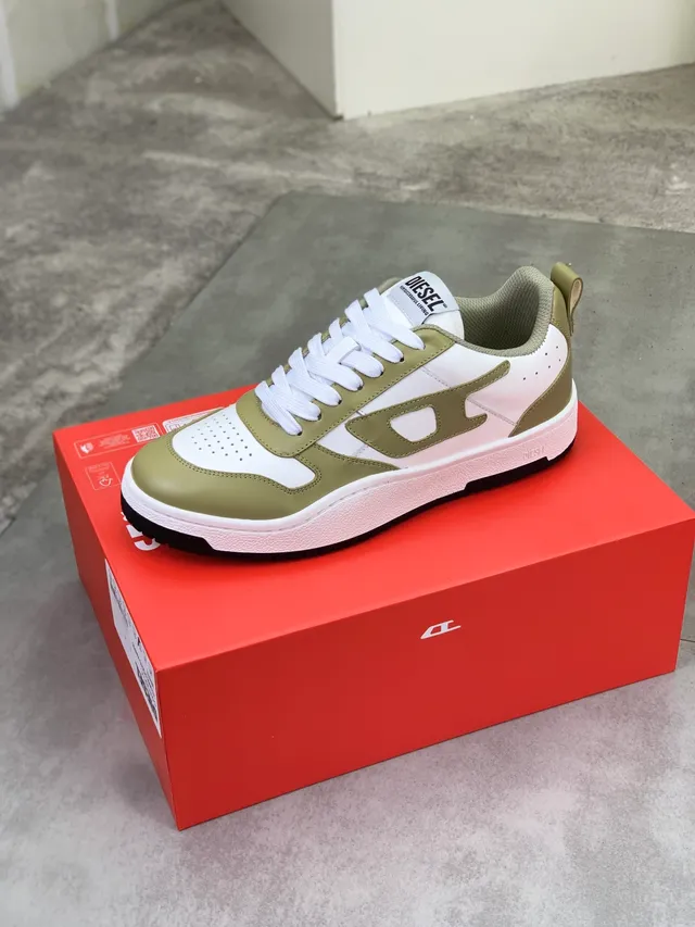 Diesel Lifestyle Sneaker Olive Green and White Low-Top Sneakers