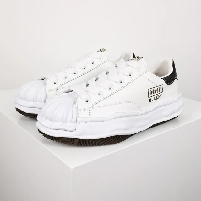 MMY Blakey White and Black Lifestyle Sneakers