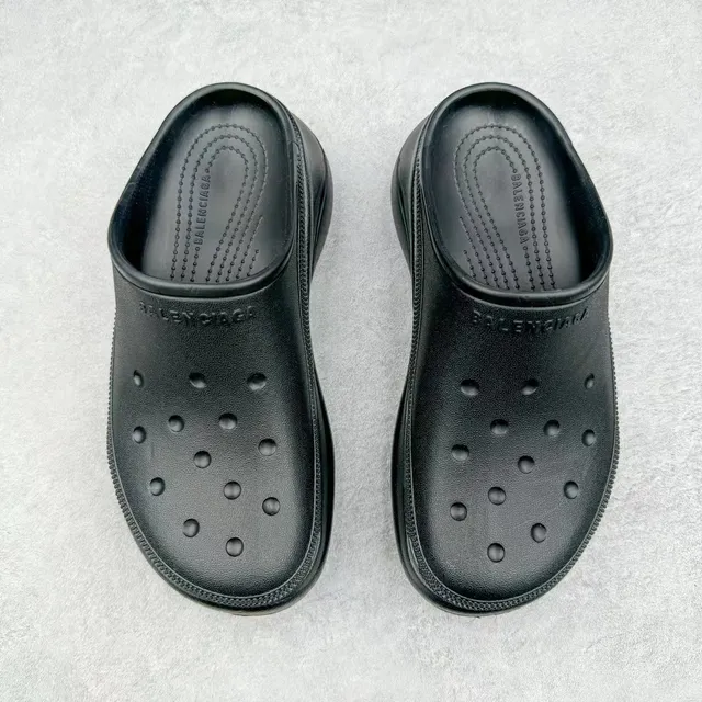 Crocs Classic Clog Black Platform Molded Foam Clog