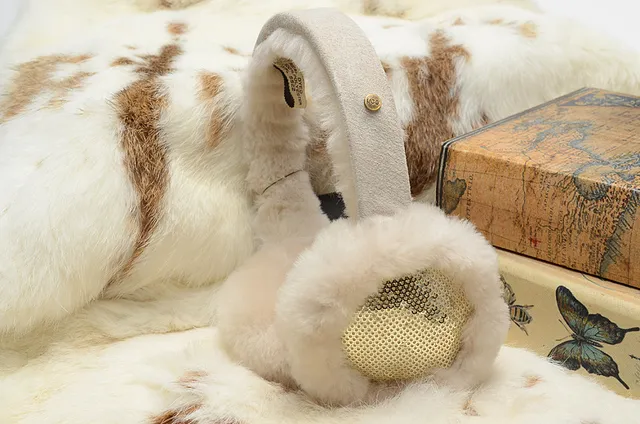 UGG Classic Black Beige Fur-Lined Shearling Interior Beanie