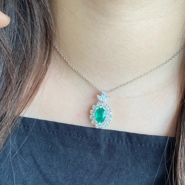 Green Silver Oval-Cut Gemstone Halo Pavé Setting Necklace