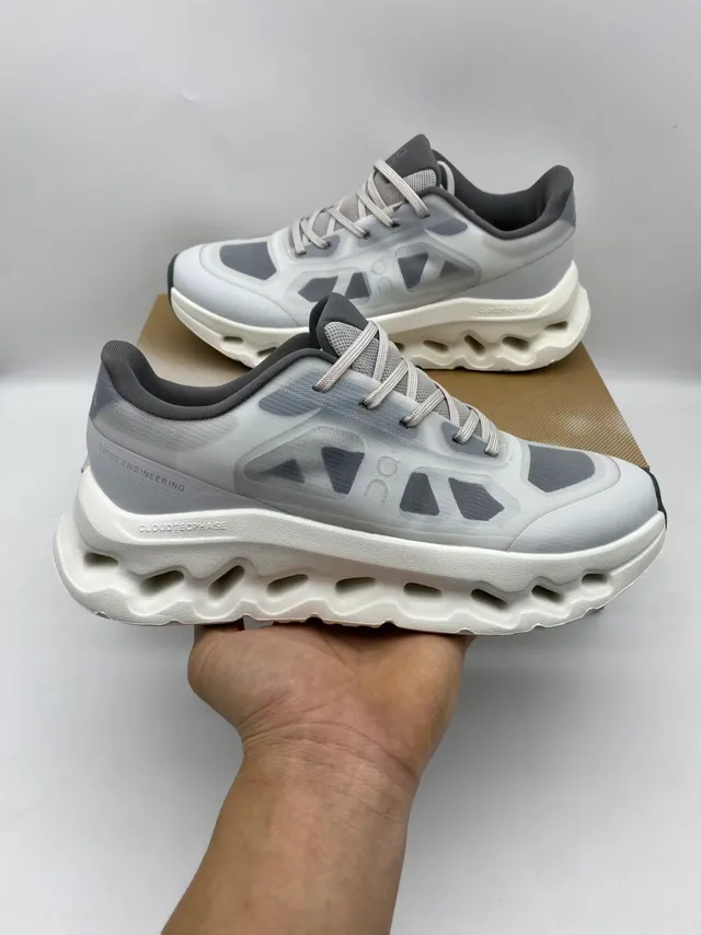 On Beige Gray Sculpted Open-Cell Midsole Mesh And Synthetic Overlay Upper Running Shoes